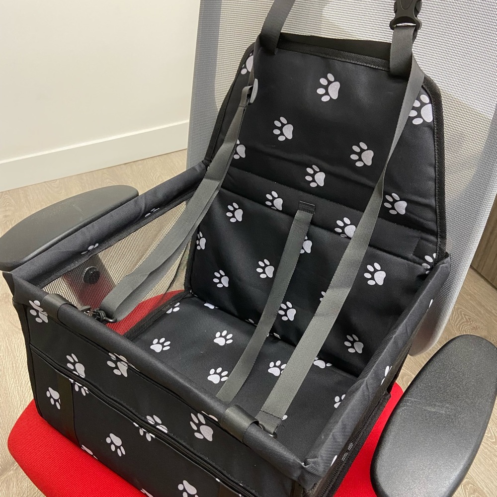 Small Pet Car Seat with footprint pattern